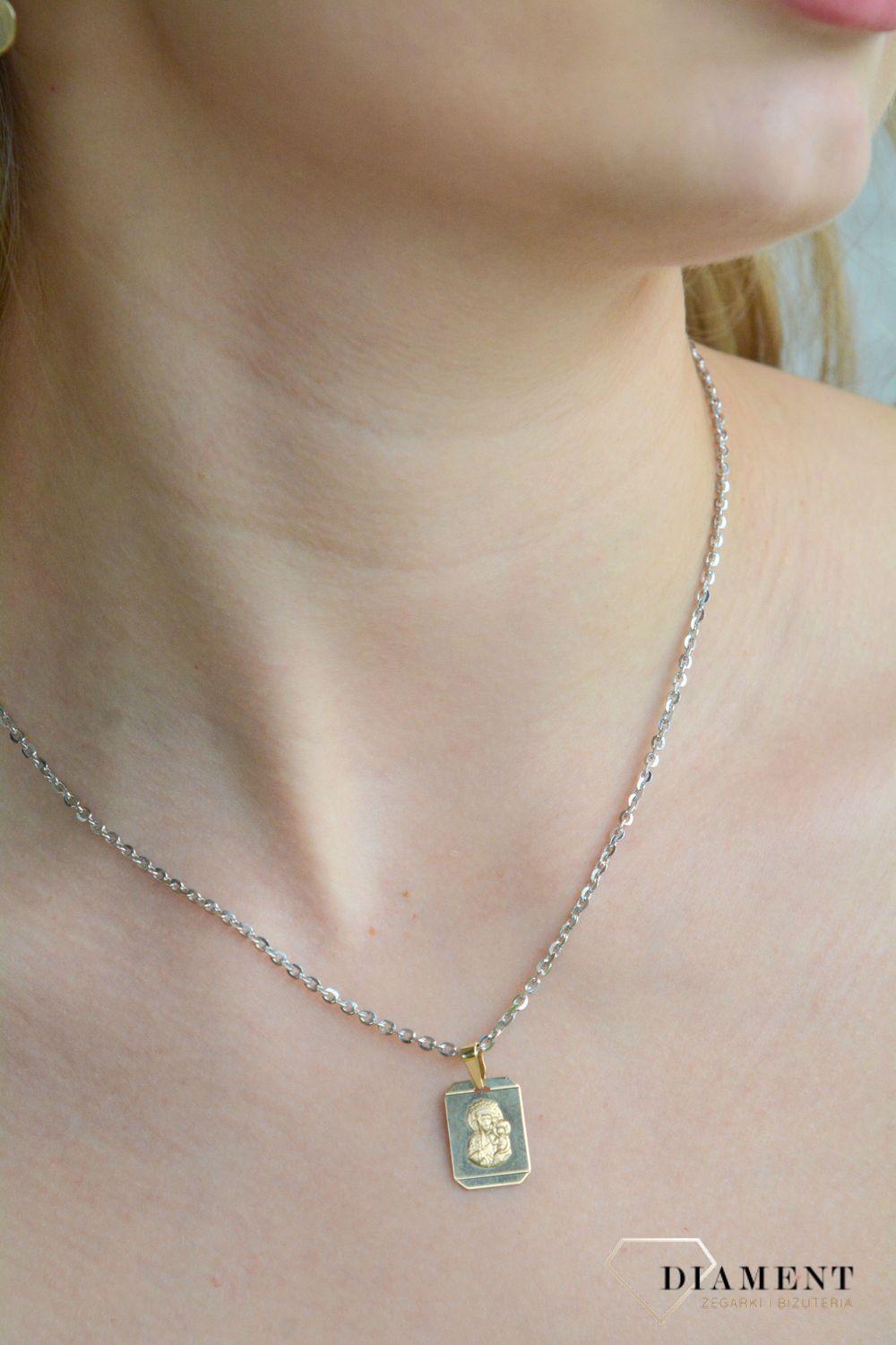 Złota zawieszka 585 medalik Matka Boska Częstochowska ZA 6064A.jpg